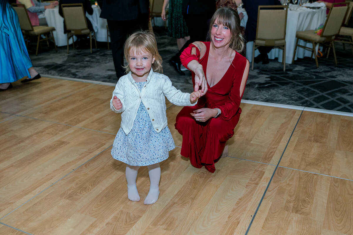 Eliana-Melmed-Photography-Chicago-LosAngeles-Jewish-WeddingPhotography-SimchaDancing-00253