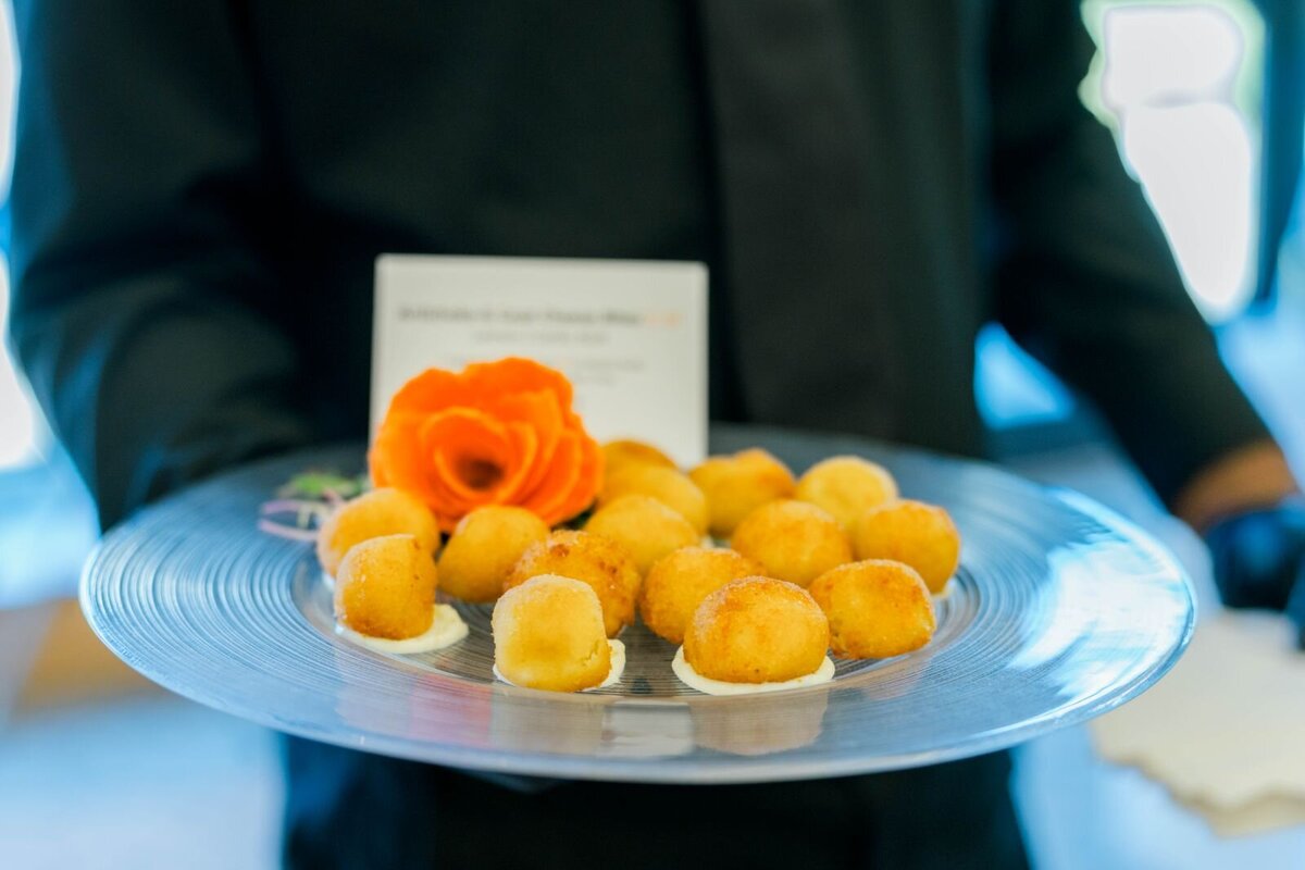 Eliana-Melmed-Photography-Chicago-LosAngeles-Jewish-WeddingPhotography-ShulaNoah-Chuppah-00084