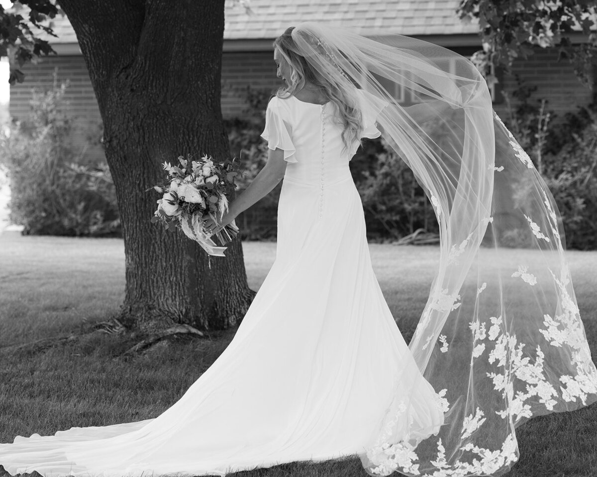 presley-gray-photo-elegant-montana-wedding-3560