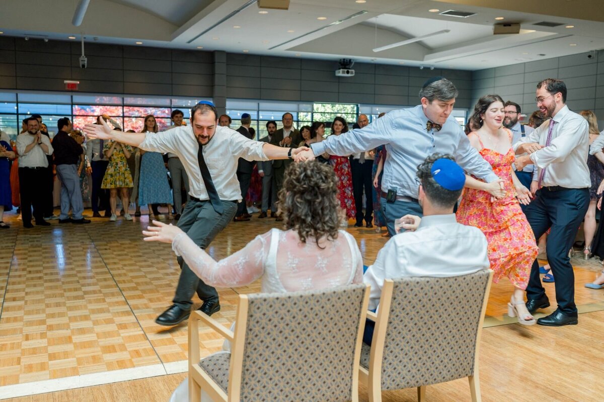 Eliana-Melmed-Photography-Chicago-LosAngeles-Jewish-WeddingPhotography-ShulaNoah-Shtick-00064