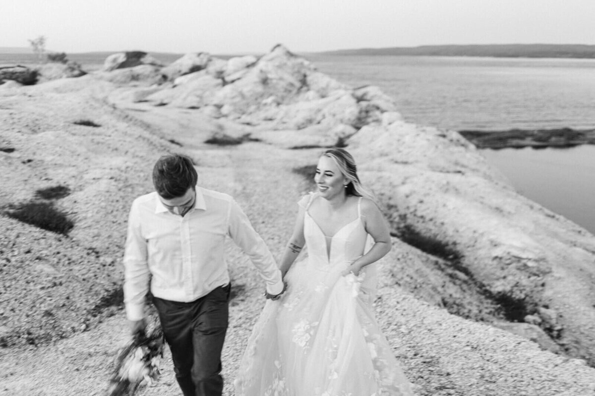 bride-and-groom-walk-on-shore