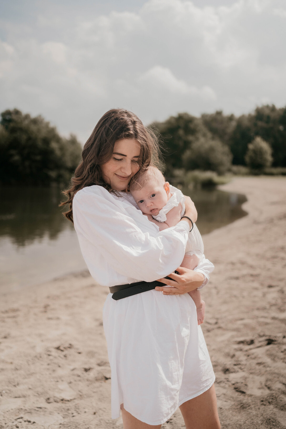 Newbornshoot door Leukfotografie in Amsterdam, Zaandam, Landsmeer, Oostzaan en Purmerend – zachte, liefdevolle babyfoto’s-113