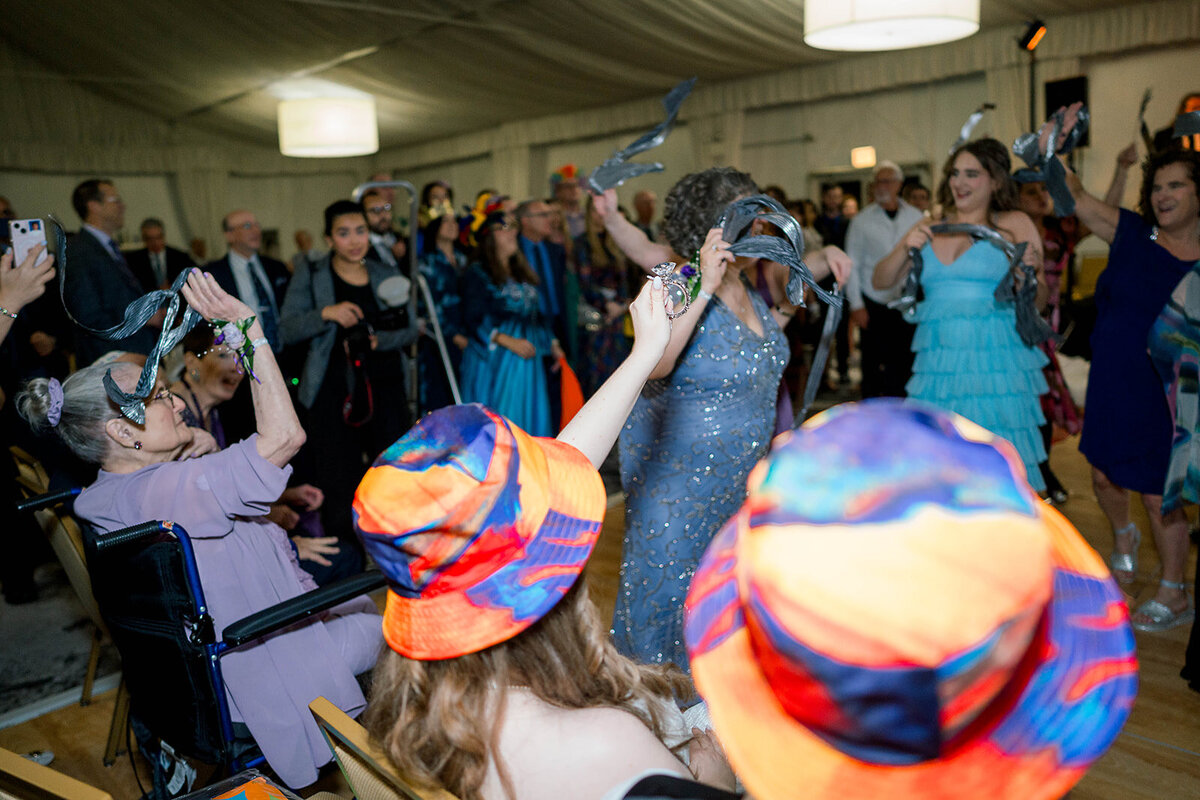 Eliana-Melmed-Photography-Chicago-LosAngeles-Jewish-WeddingPhotography-SimchaDancing-00077