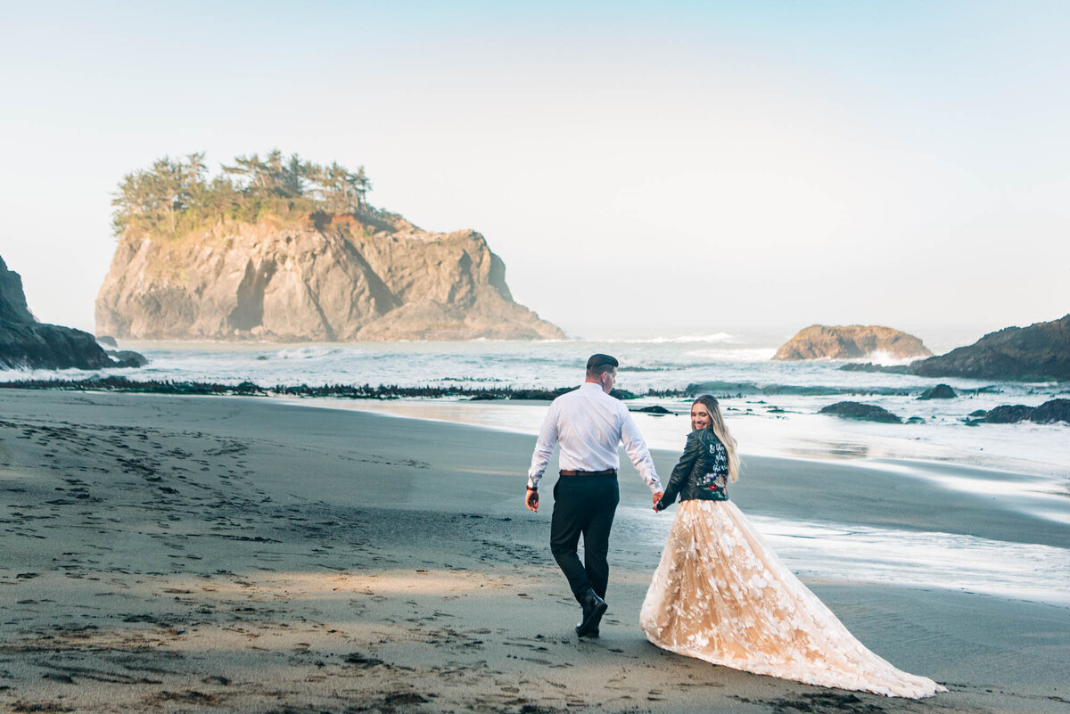 Secret Beach background for elopement
