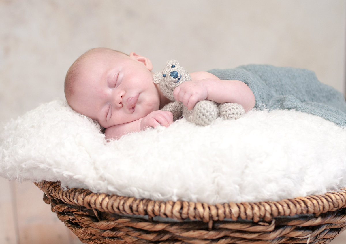 Adorable Southern California Newborn photoshoot by One Shot Beyond Photography