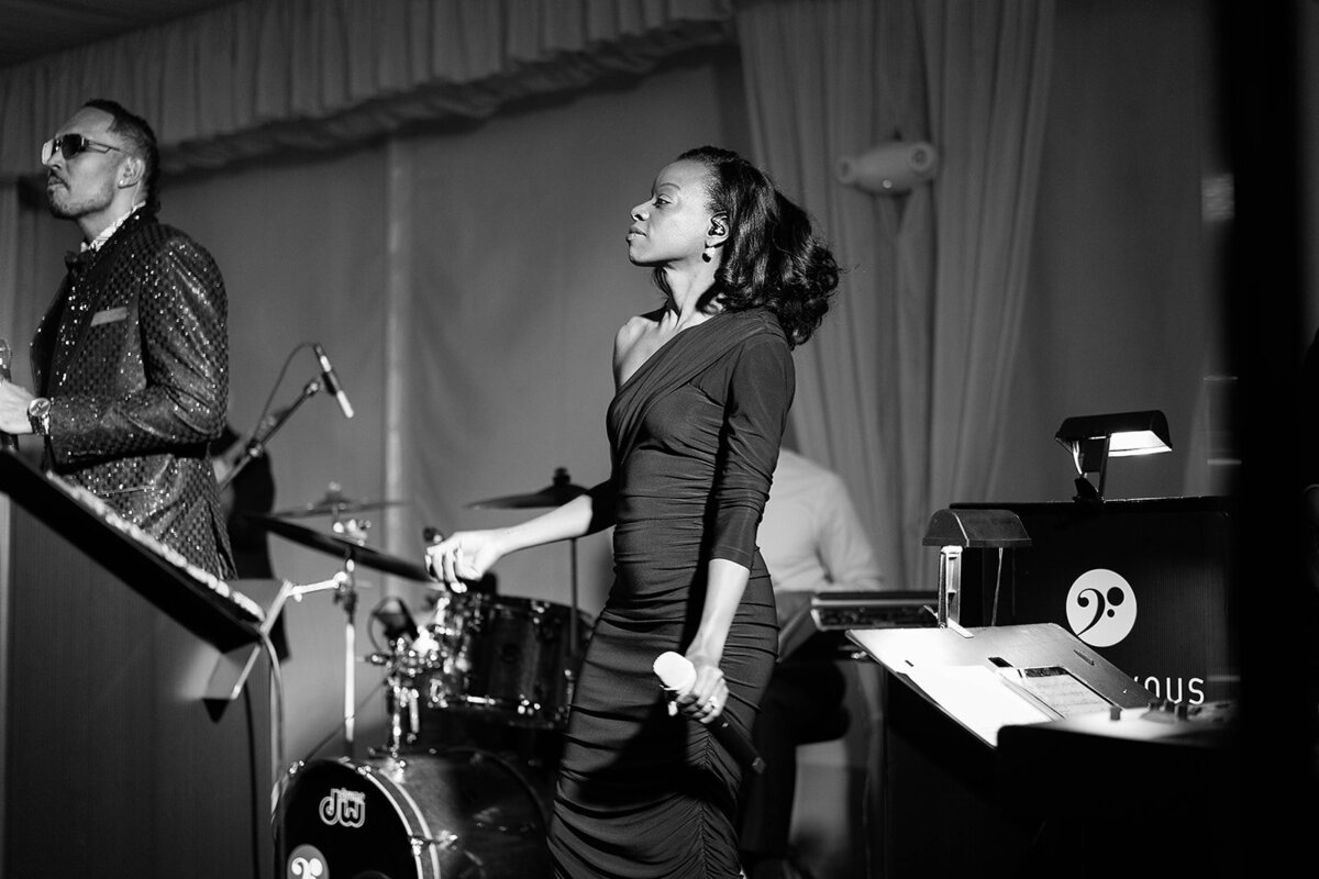 Eliana-Melmed-Photography-Chicago-LosAngeles-Jewish-WeddingPhotography-Dancefloor-00192