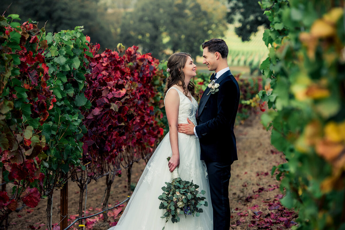 bride and groom oregon vineyard
