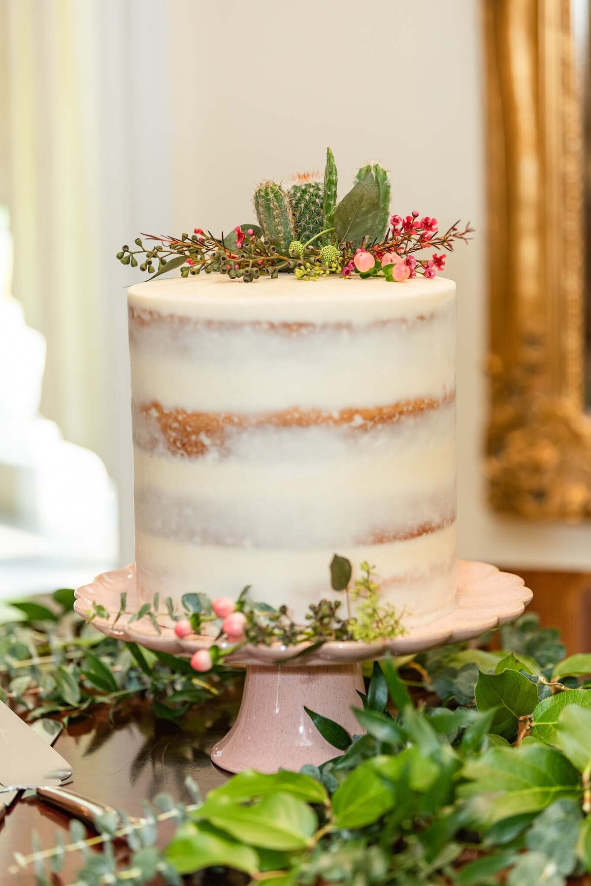 violet-arden-floral-cactus-succulent-wedding-flowers-cake