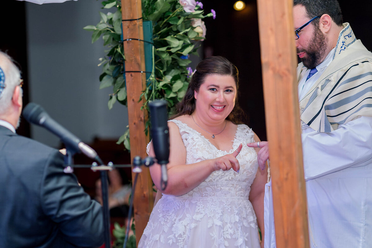 Eliana-Melmed-Photography-Chicago-LosAngeles-Jewish-WeddingPhotography-ElianaSklar-Chuppah-00137