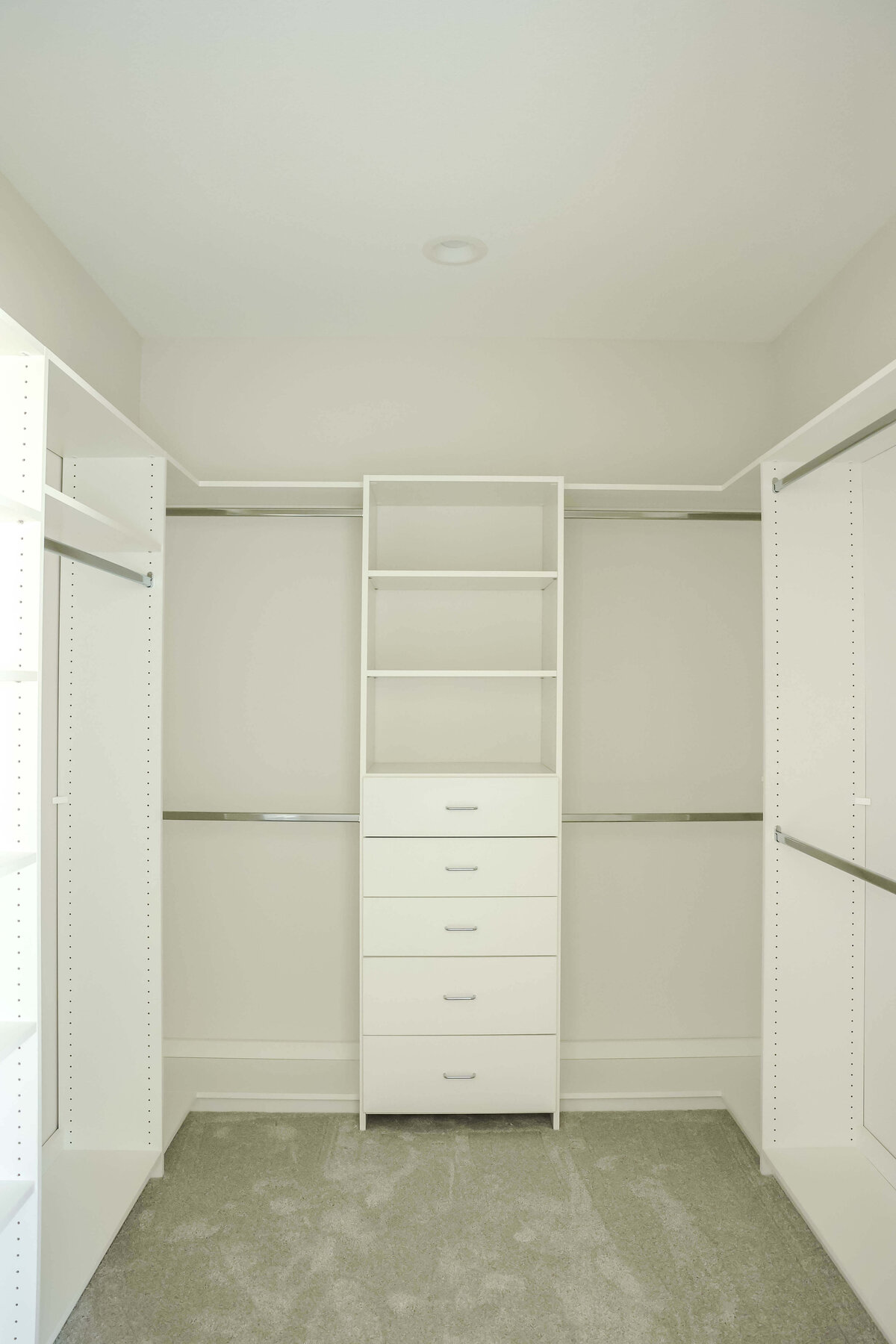 5306-Closet-Urbandale-Central-Iowa-Custom-Home-JRL-Builders-3F1A2763