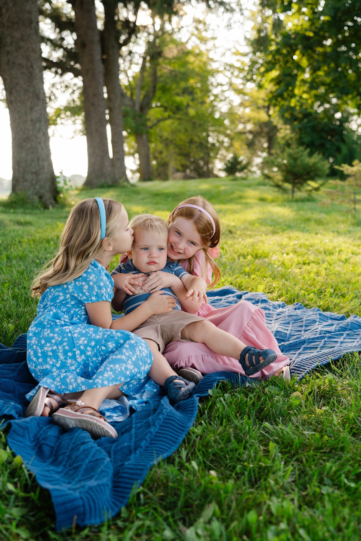 Outside-Golden Hour-Family-Photos-in-Milwaukee-area-2