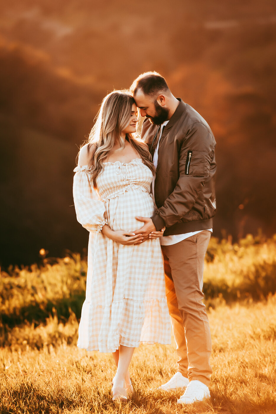 Maternity couple posing in the San Francisco Bay Area landscape