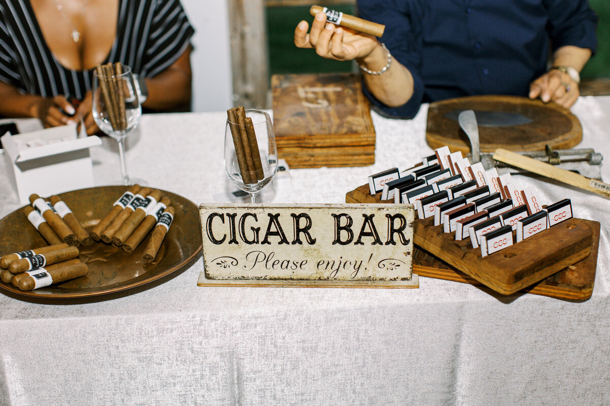 wedding-cigar-bar-at-lion-rock-farm