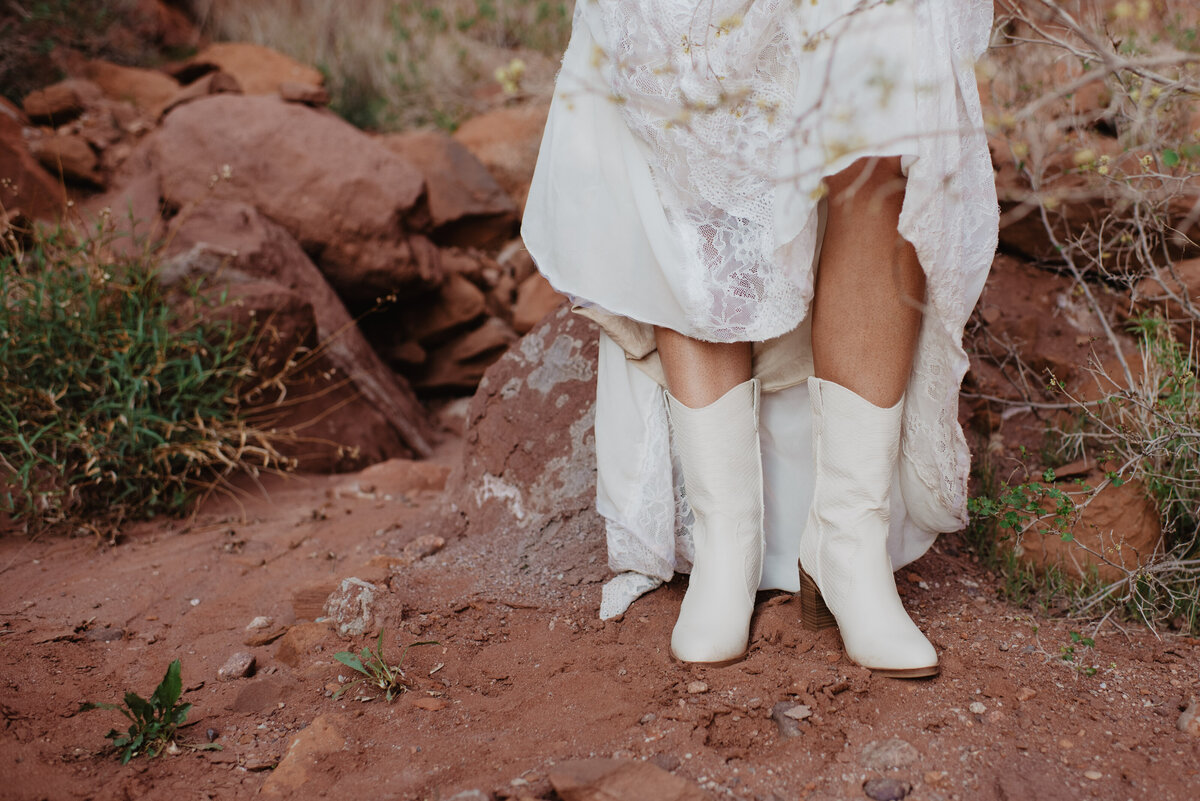 Utah Elopement Photographer captures wedding dress and white boots