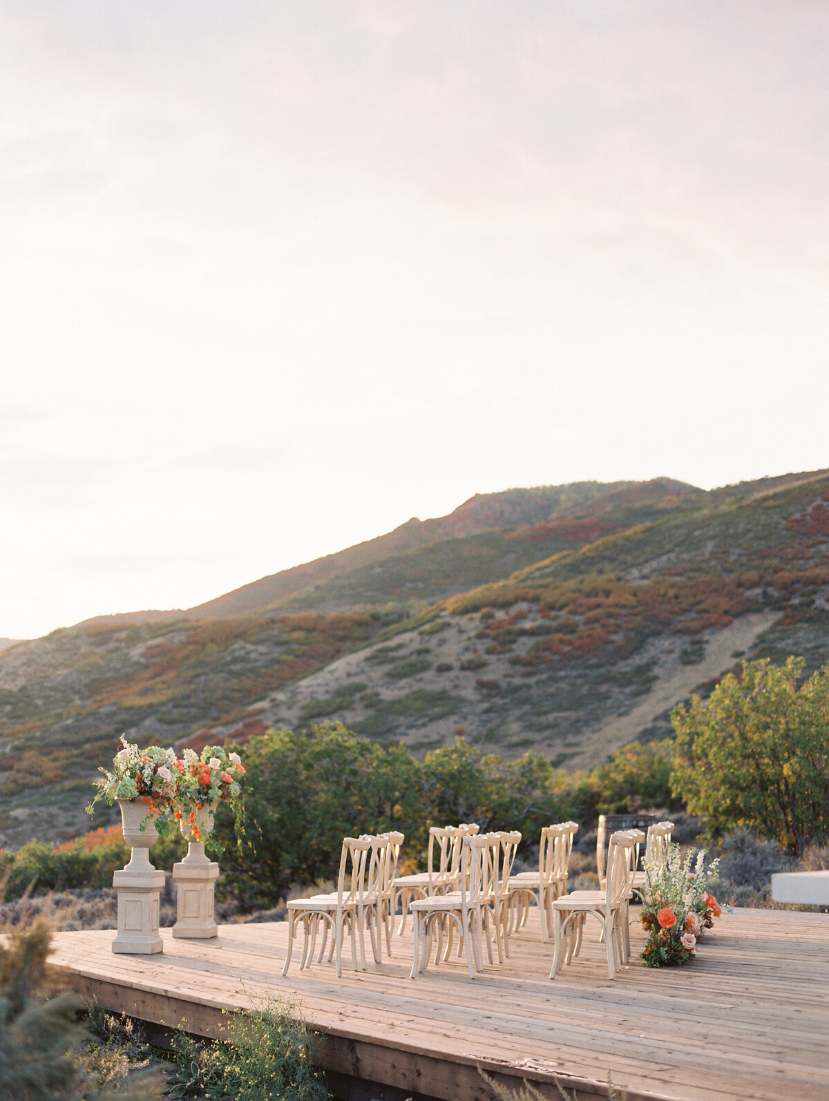 wedding-ceremony-with-colorful-mountains