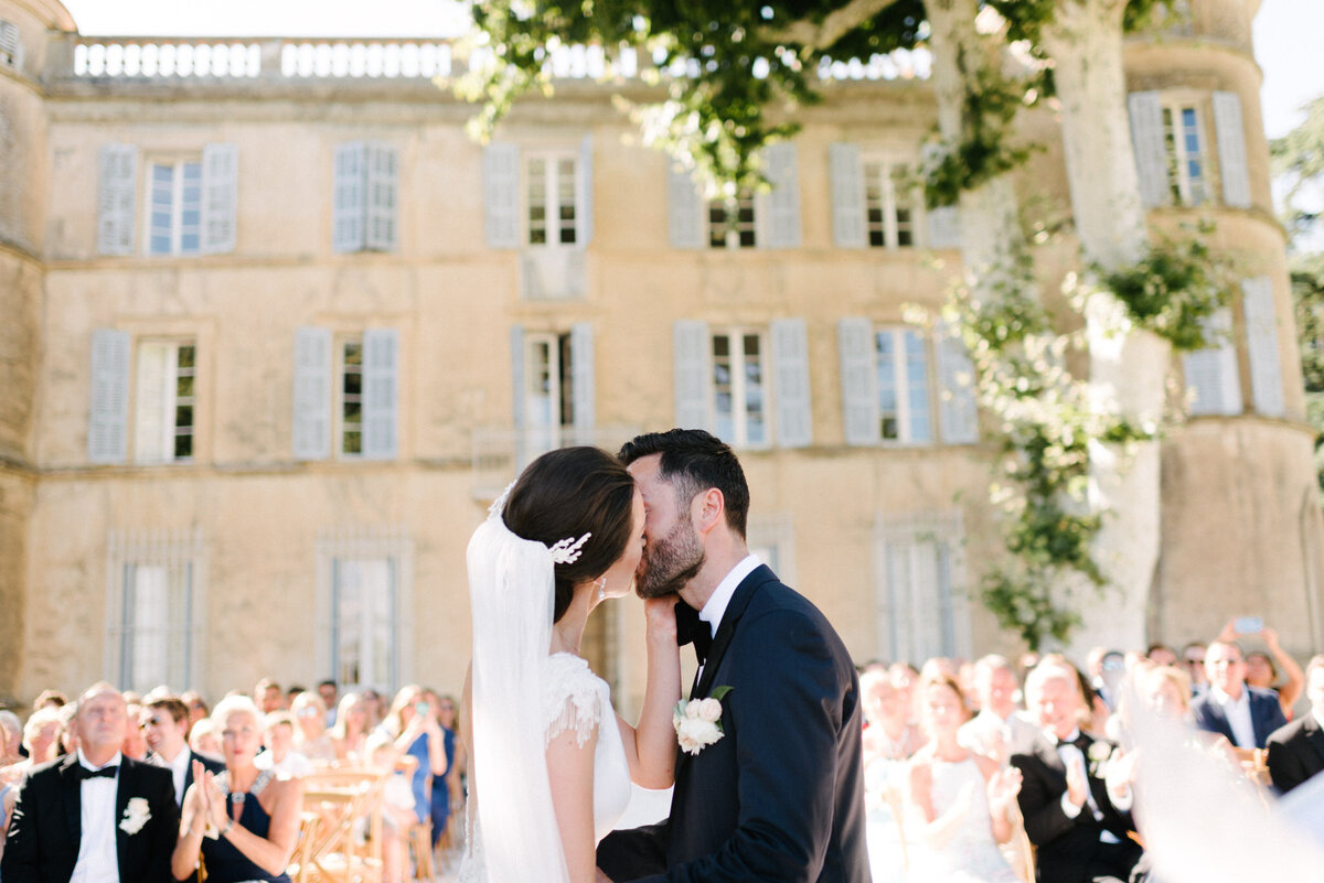 wedding-ceremony-organization-at-the-chateau-robernier