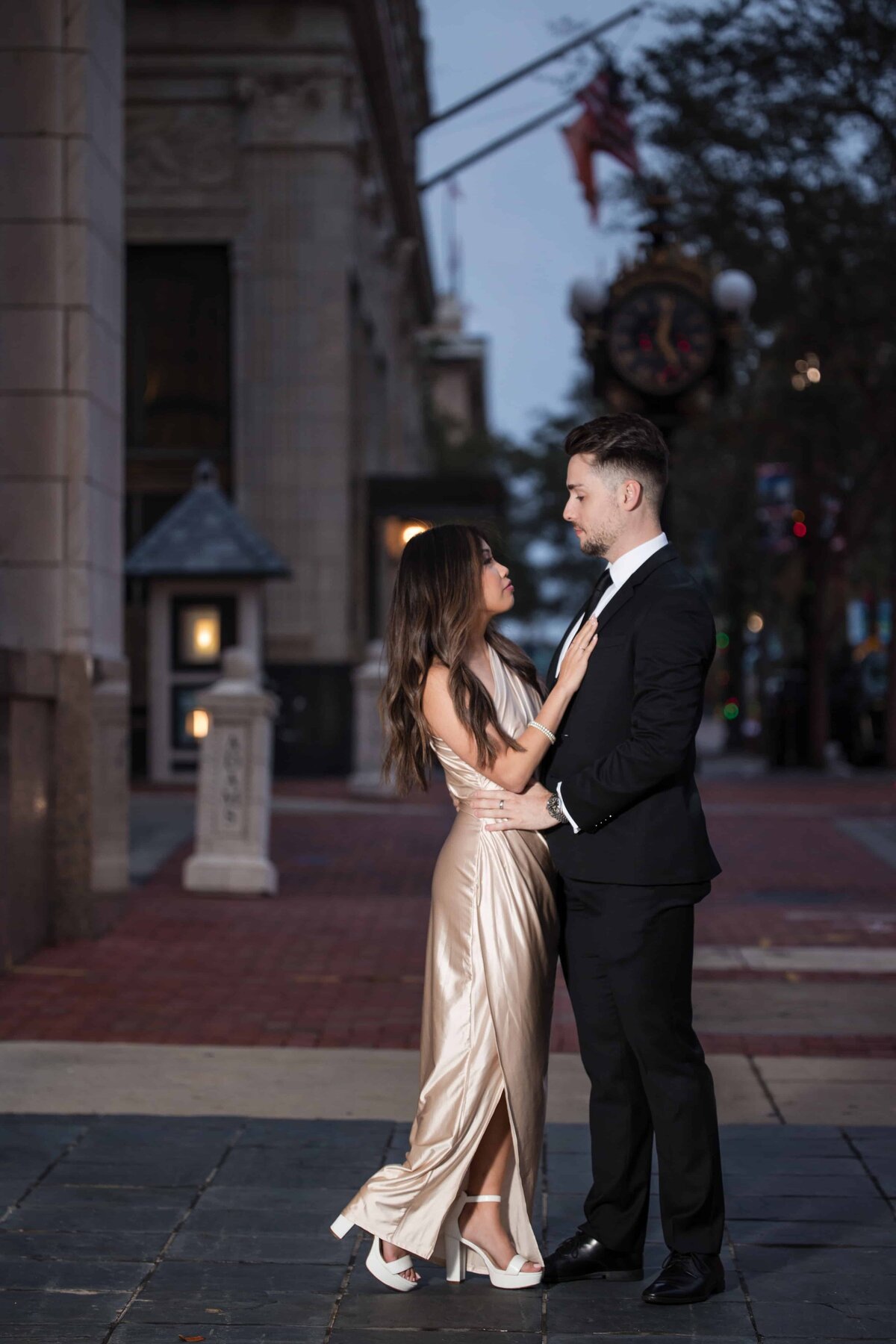 Downtown Engagement Session | Jacksonville Engagement Photos | Professional Engagement Photographers in Jacksonville - Phavy Photography