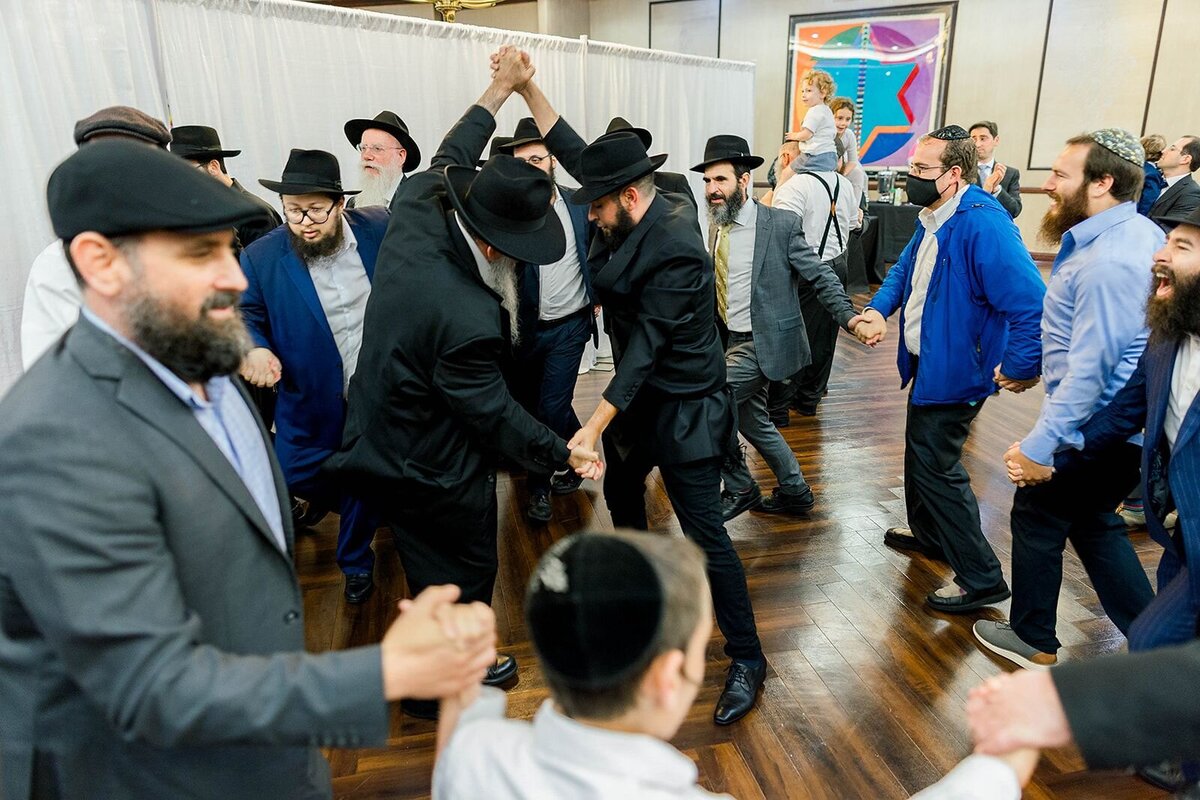 Eliana-Melmed-Photography-Chicago-LosAngeles-Jewish-WeddingPhotographer-CarmiKalman-MensDancing-00057