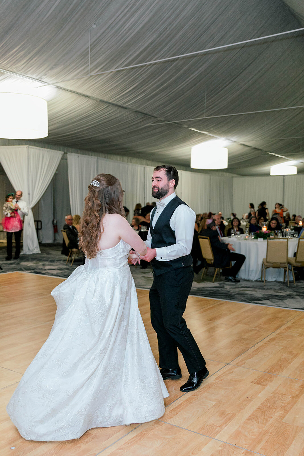 Eliana-Melmed-Photography-Chicago-LosAngeles-Jewish-WeddingPhotography-Dancefloor-00224