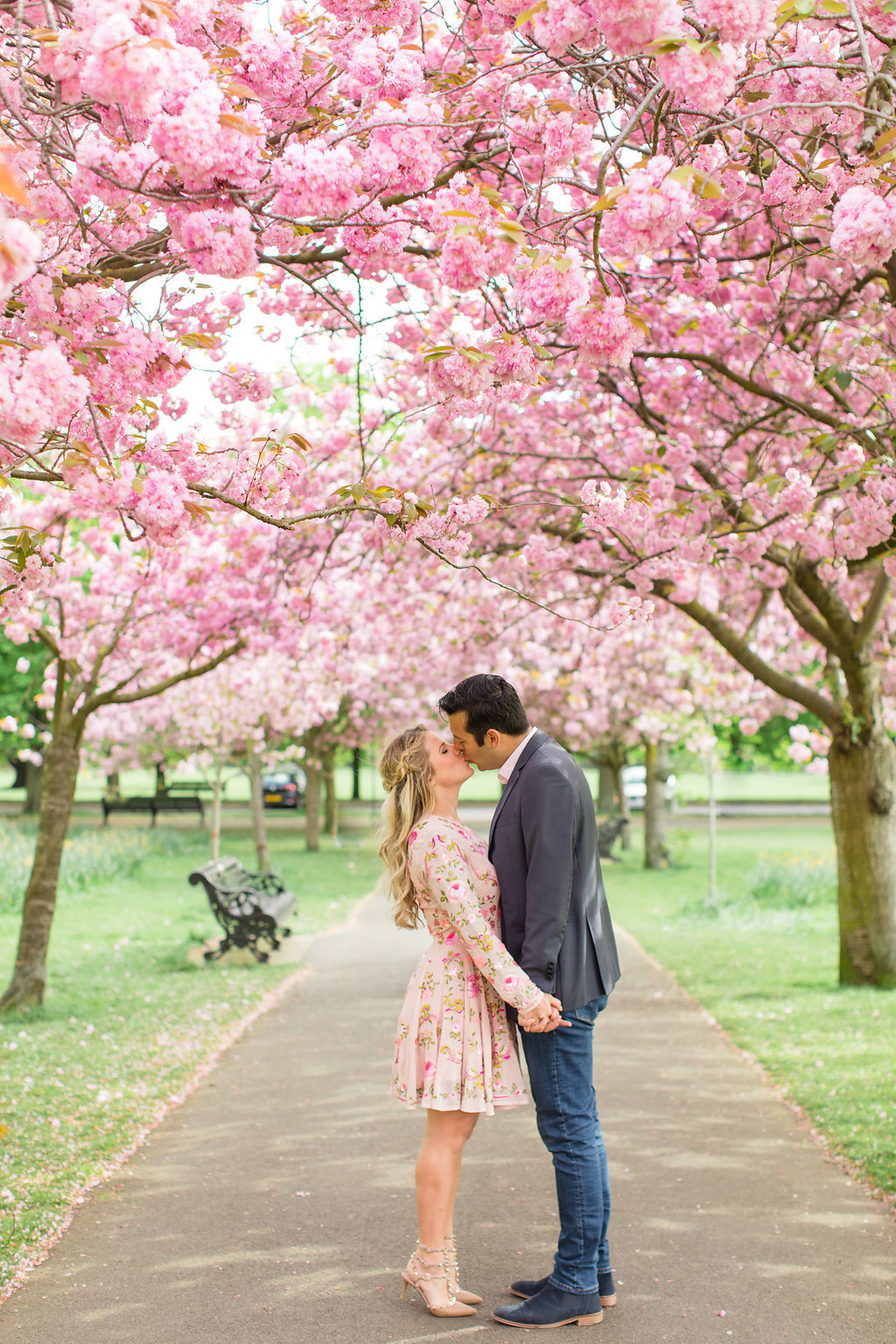 london-engagement-cherry-blossoms-roberta-facchini-photography-3