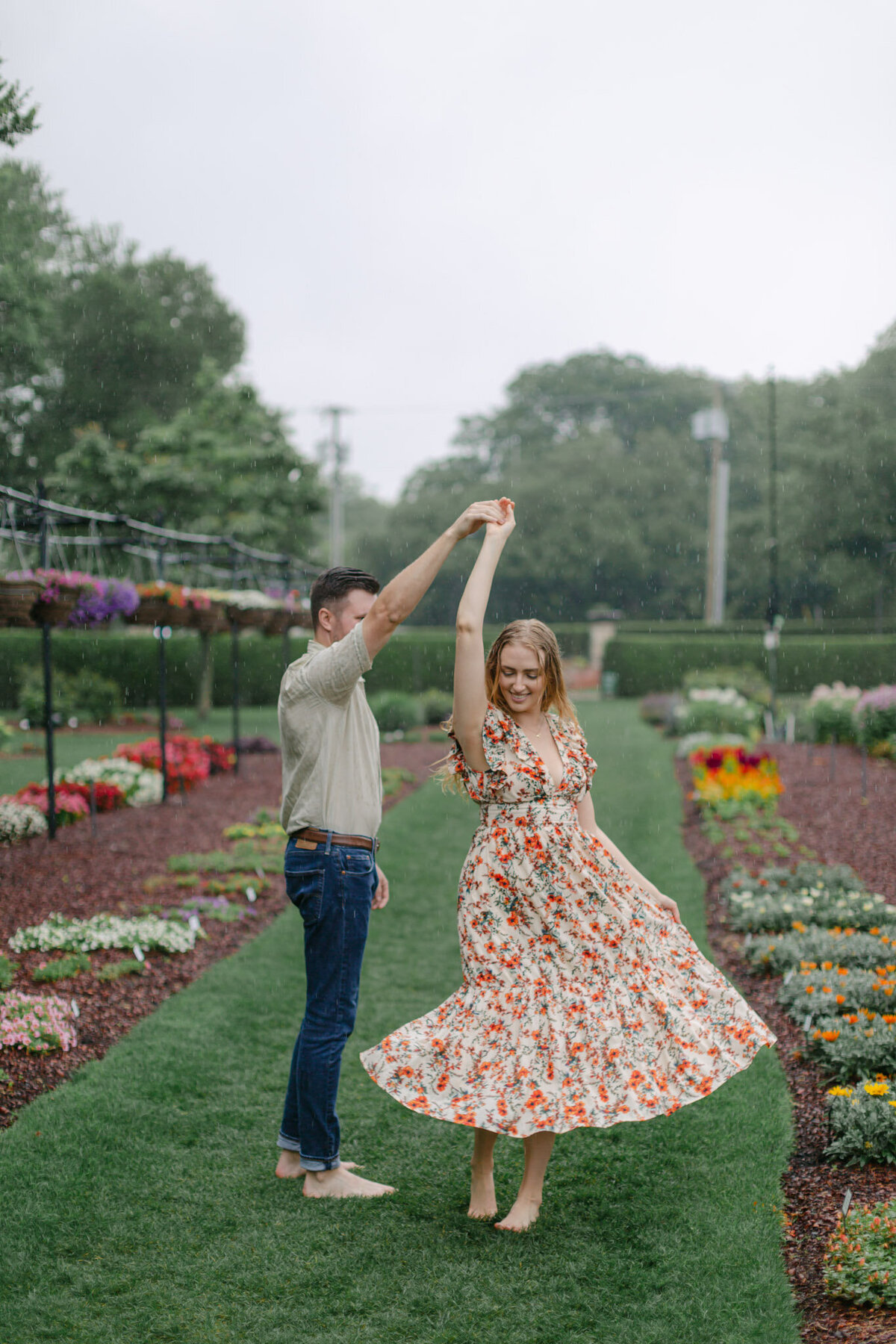 rainy day engagement photos in Dallas, Texas