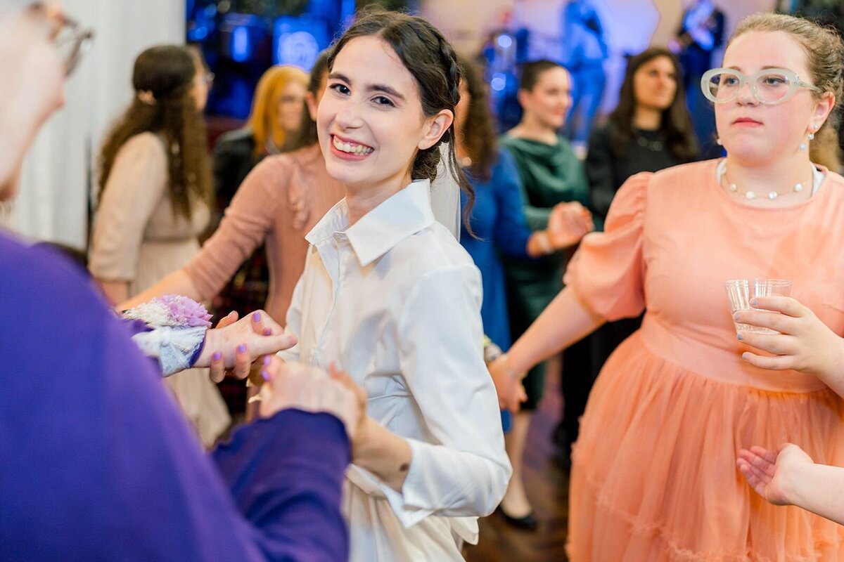 Eliana-Melmed-Photography-Chicago-LosAngeles-Jewish-WeddingPhotographer-CarmiKalman-WomensDancing-00074