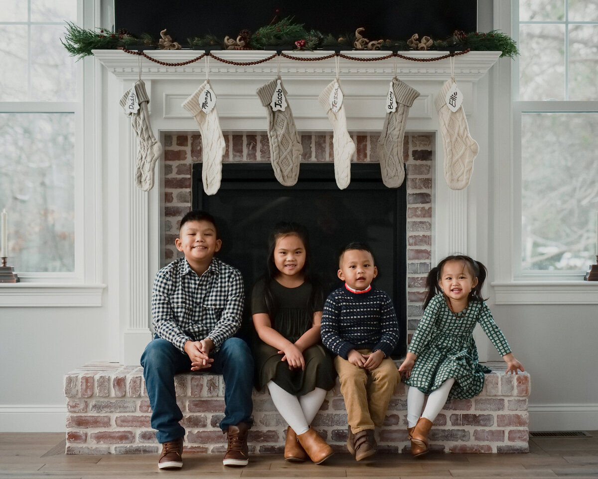 boston-portrait-photographer-family-portraits-home-lifestyle-holiday-snow-new-england-christmas-pictures-family-ma-ri