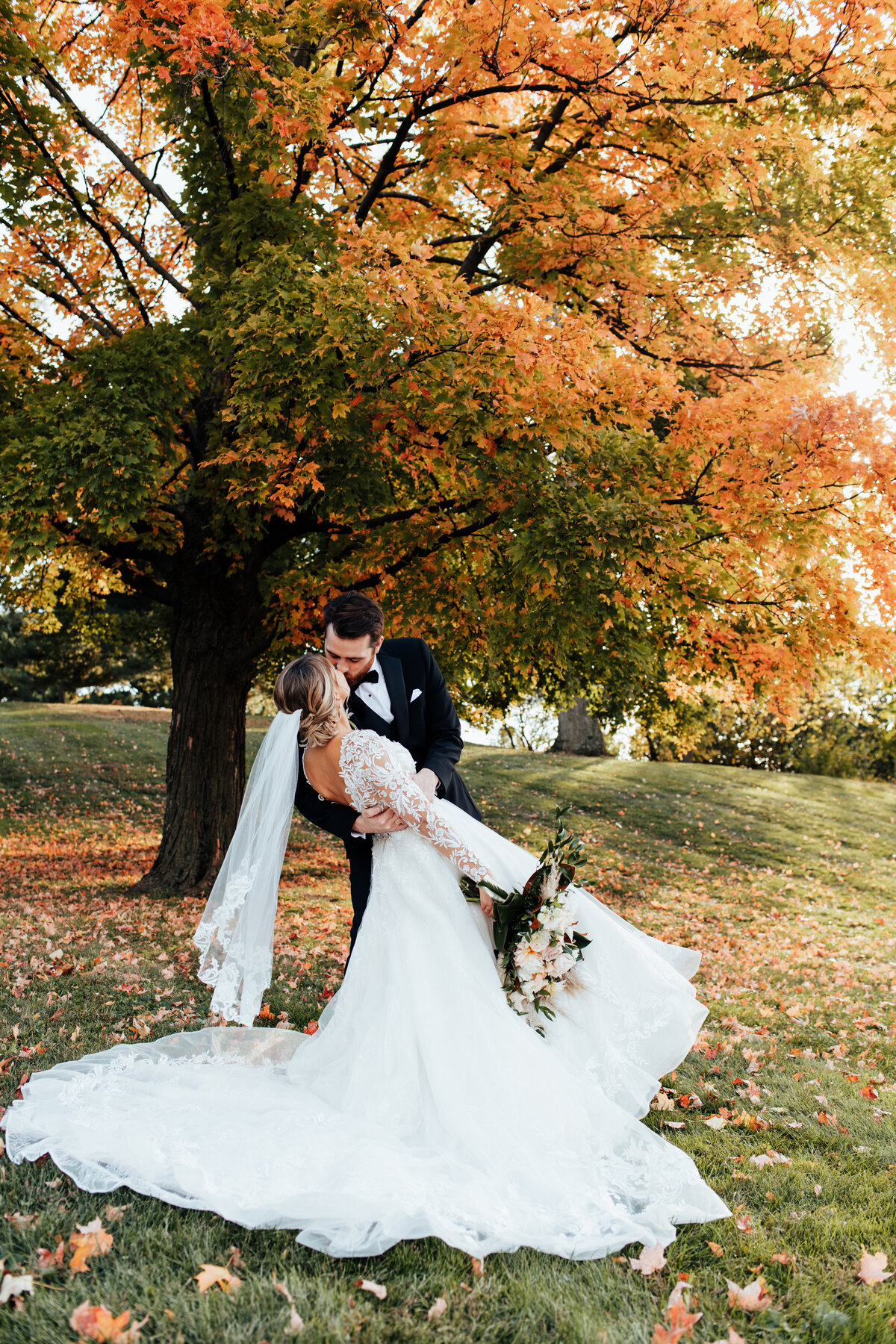 outdoor fall wedding photos in Chicago
