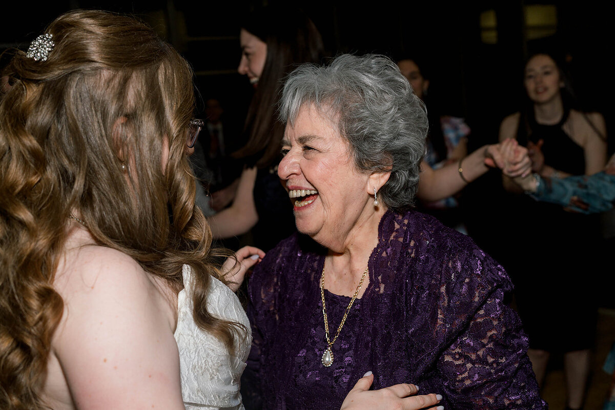 Eliana-Melmed-Photography-Chicago-LosAngeles-Jewish-WeddingPhotography-SimchaDancing-00143