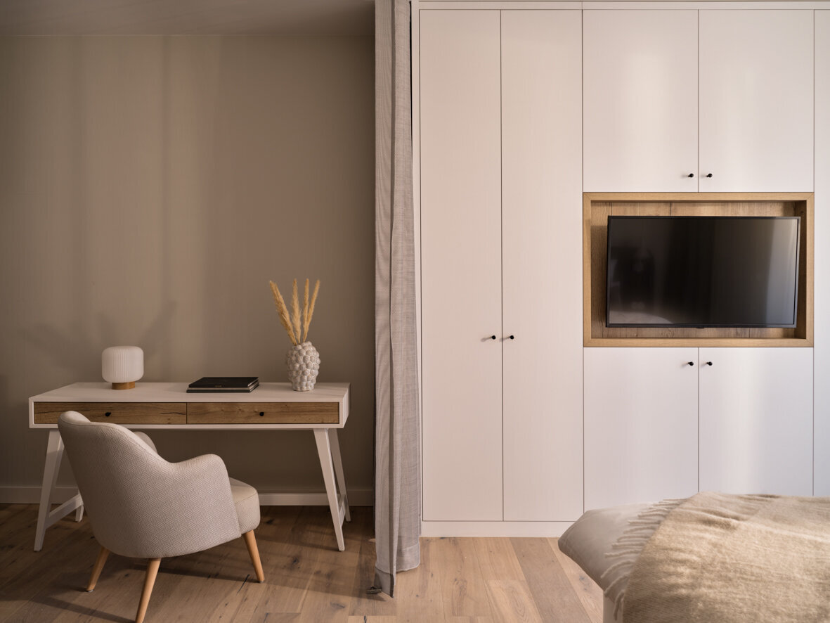 Studio-Living-Schreibtisch