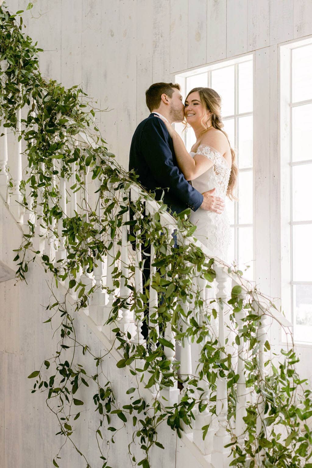 bride-and-groom-portraits-on-staircase-with-flowers