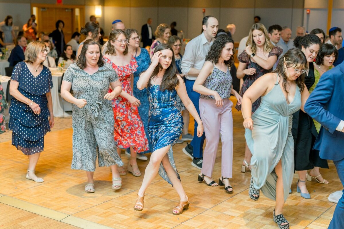 processed_ElianaMelmedPhotography_JewishWeddingPhotographer_ShulaNoah_Dancing-148