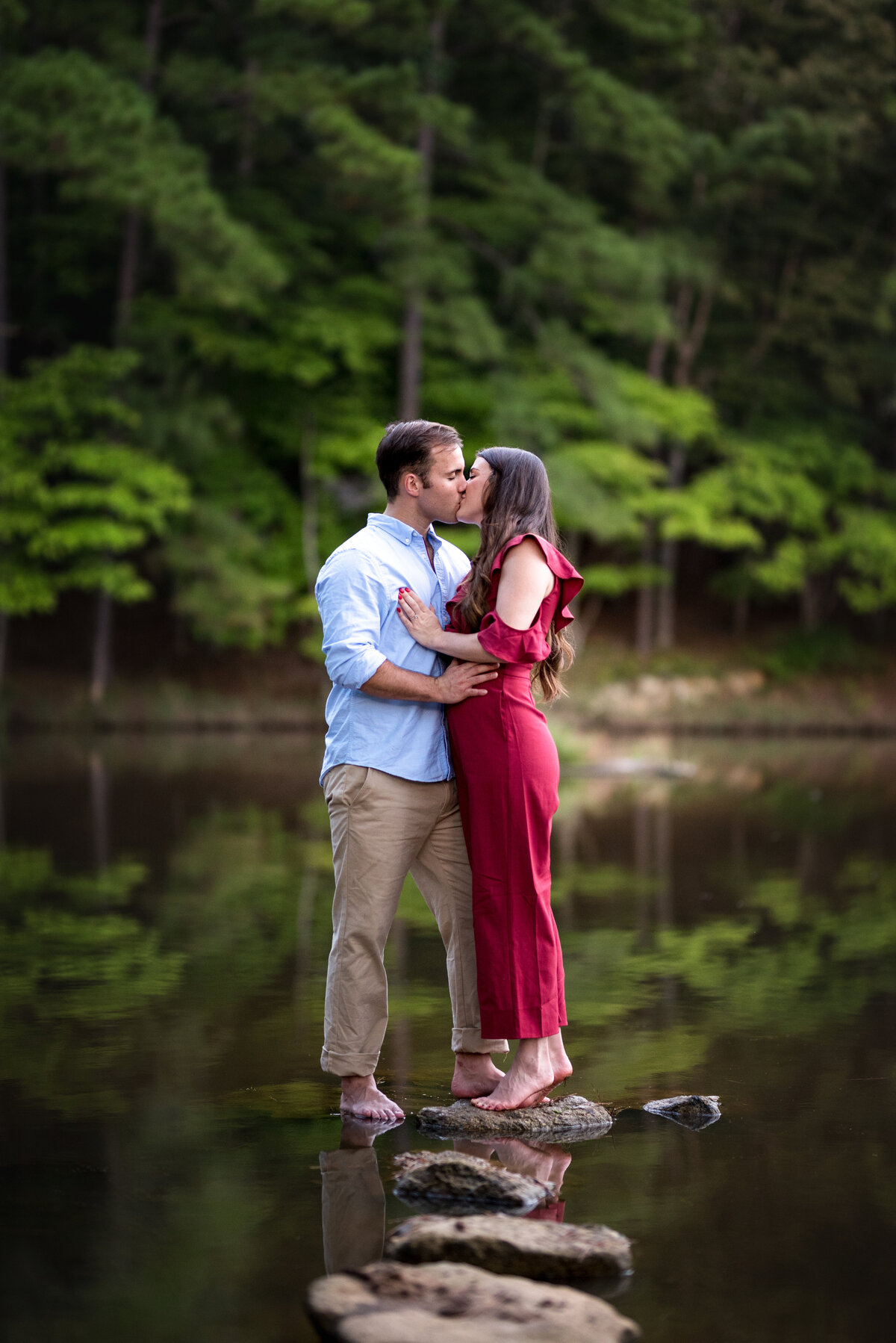 engagement-couple-on-lake
