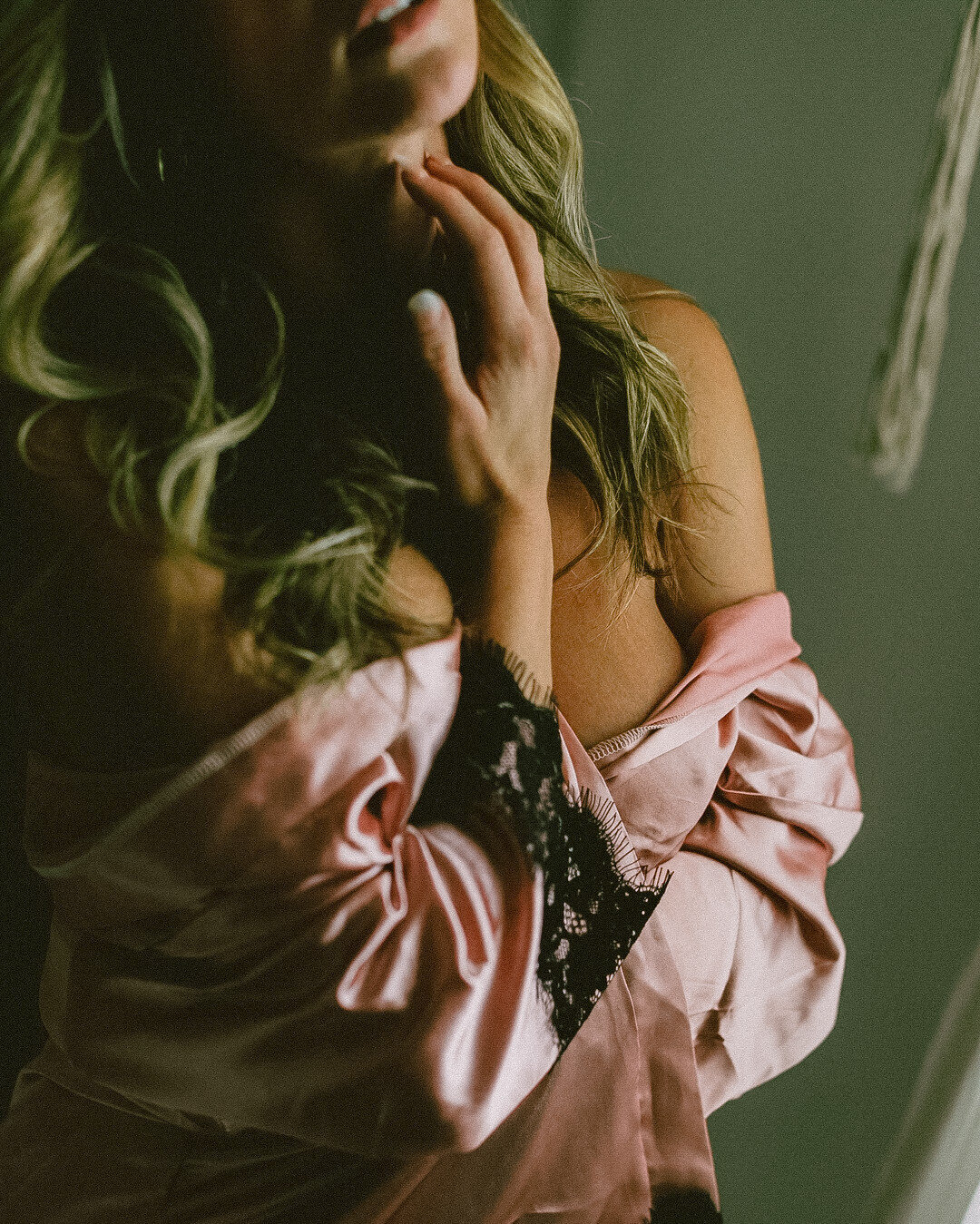 Unlock the sensuality of your relationship with our romantic boudoir photography in Austin. Let us create images that ignite the flames of your love