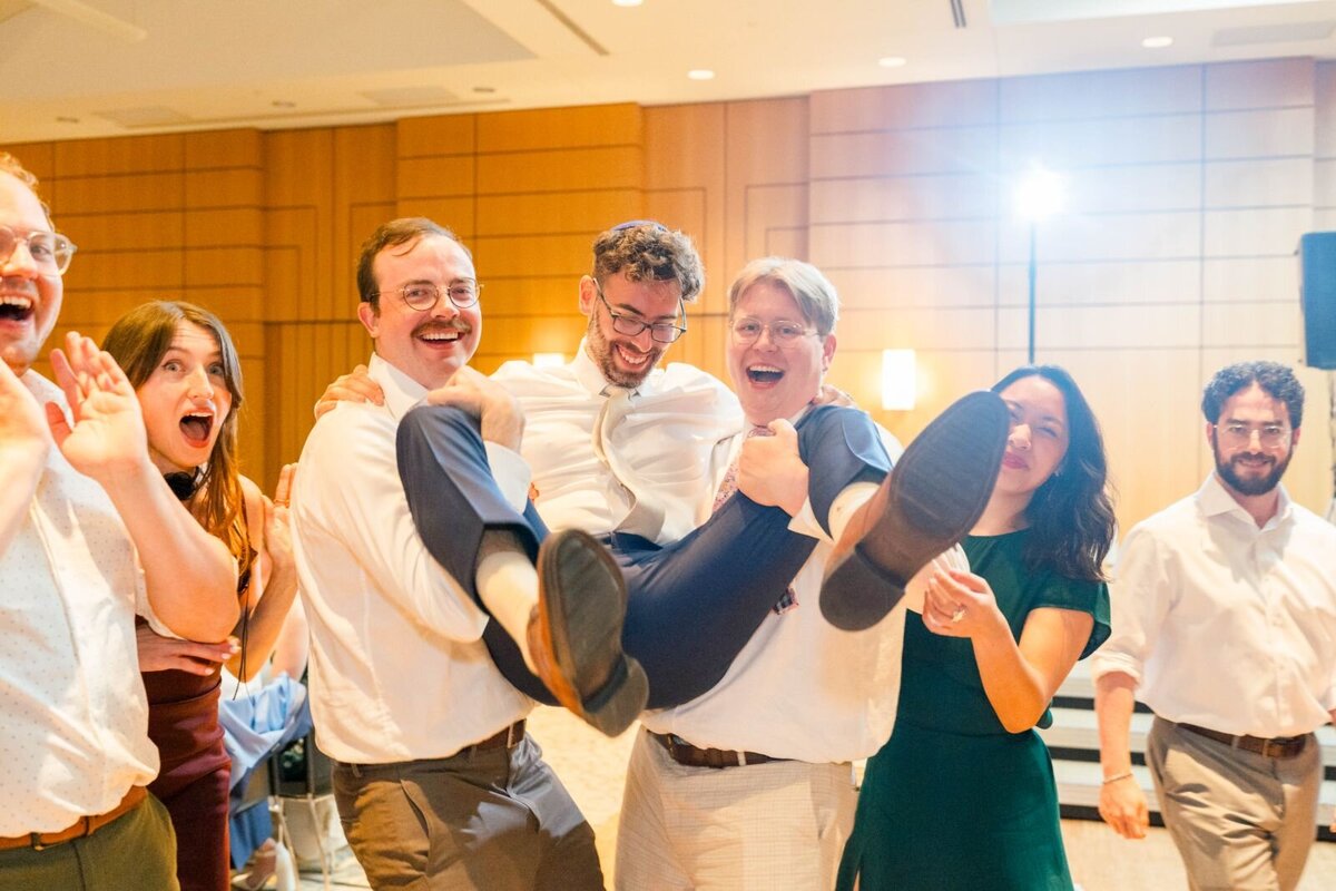 processed_ElianaMelmedPhotography_JewishWeddingPhotographer_ShulaNoah_Dancing-284