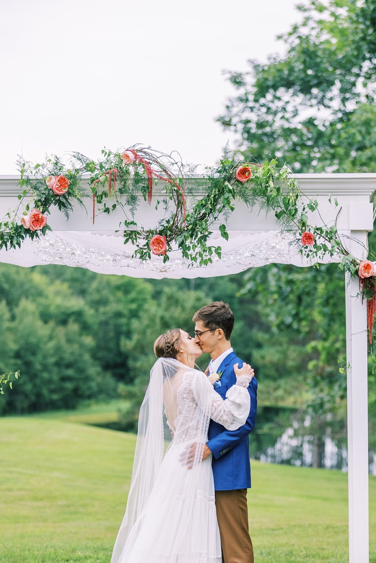 Cunningham-Farm-Boho-Colorful-Maine-Wedding-Photography_0040