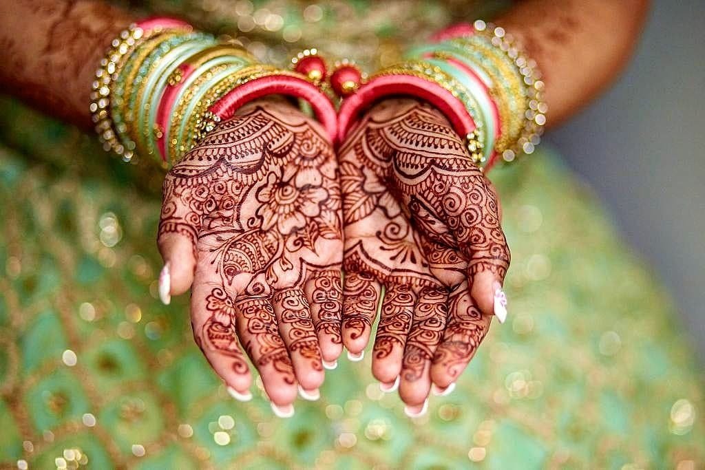 mehendi-henna-hands-bride