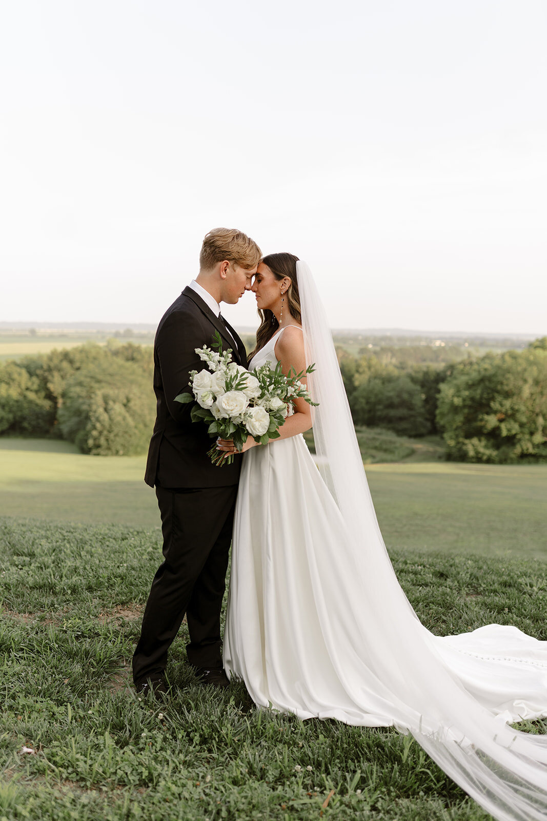 Rebecca and Dan _ The Ridge Wedding Venue _ Kansas City Wedding Photography _ Nick and Lexie Photo + Film-1372