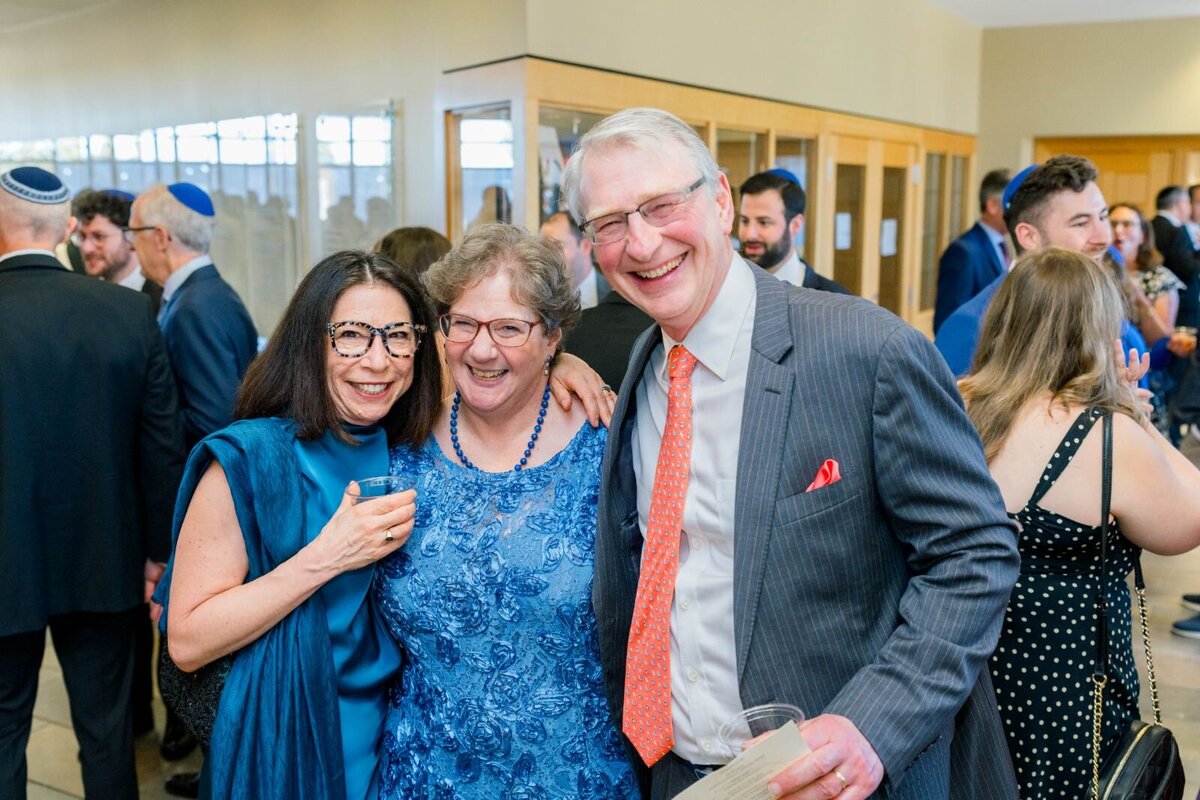 Eliana-Melmed-Photography-Chicago-LosAngeles-Jewish-WeddingPhotography-ShulaNoah-CocktailHour-00023