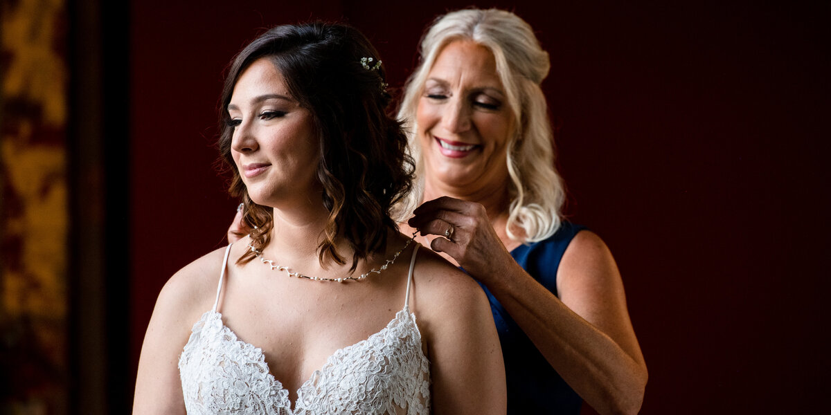 mother of the bride wedding photography