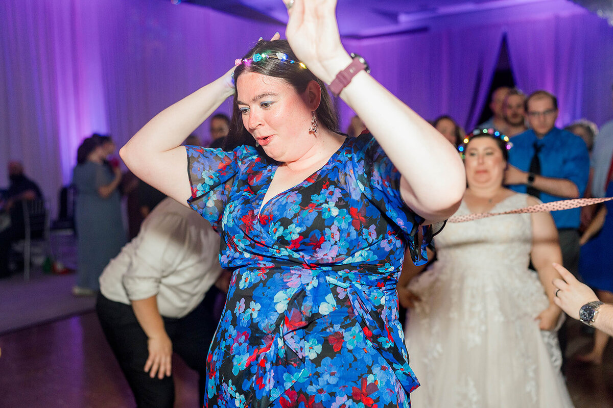 Eliana-Melmed-Photography-Chicago-LosAngeles-Jewish-WeddingPhotography-ElianaSklar-DanceFloor-00185