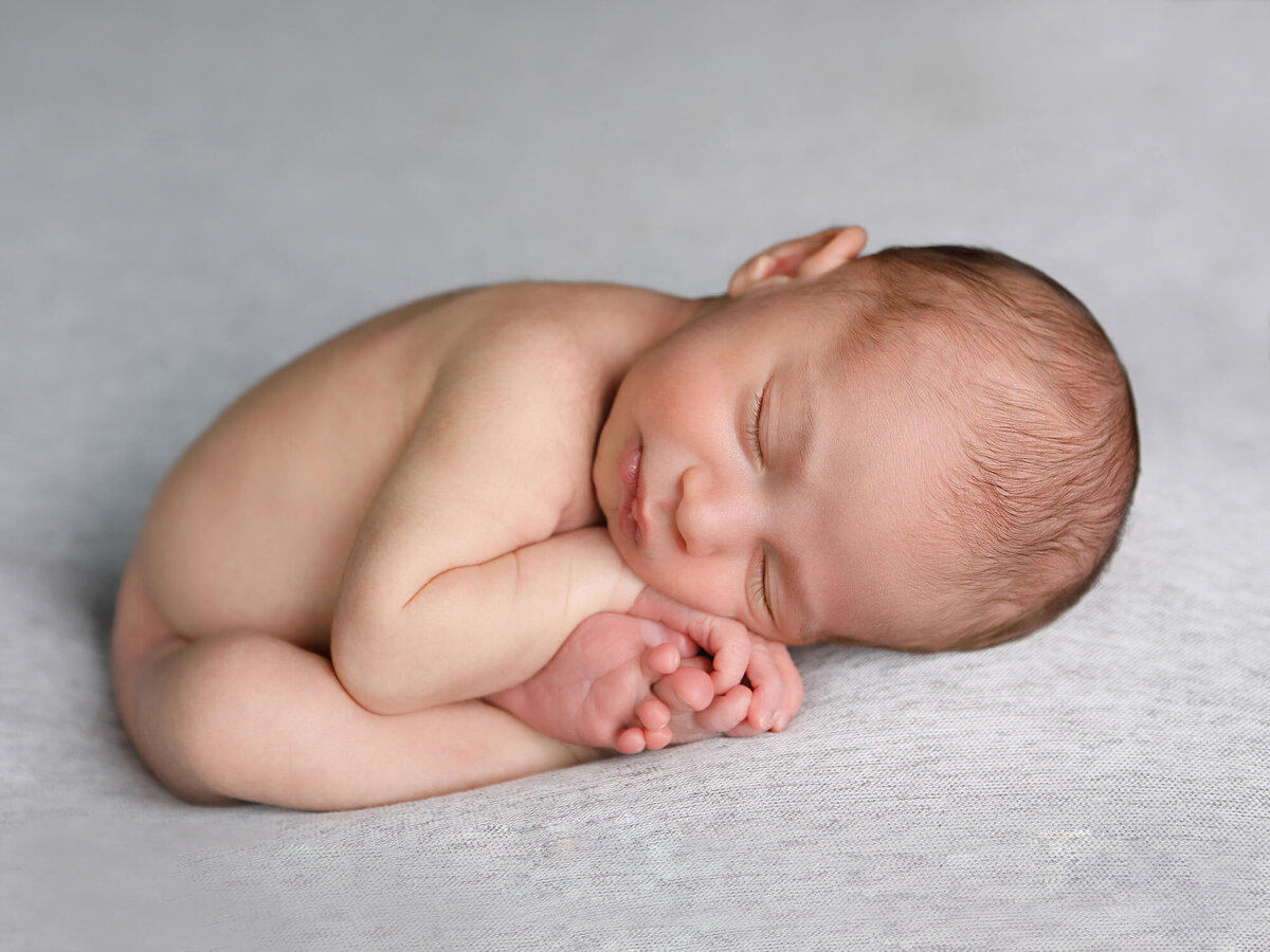 Newborn-photography-session-newborn-on-grey-blanket,-photo-taken-by-Janina-Botha-photographer-in-Oakville-Ontario