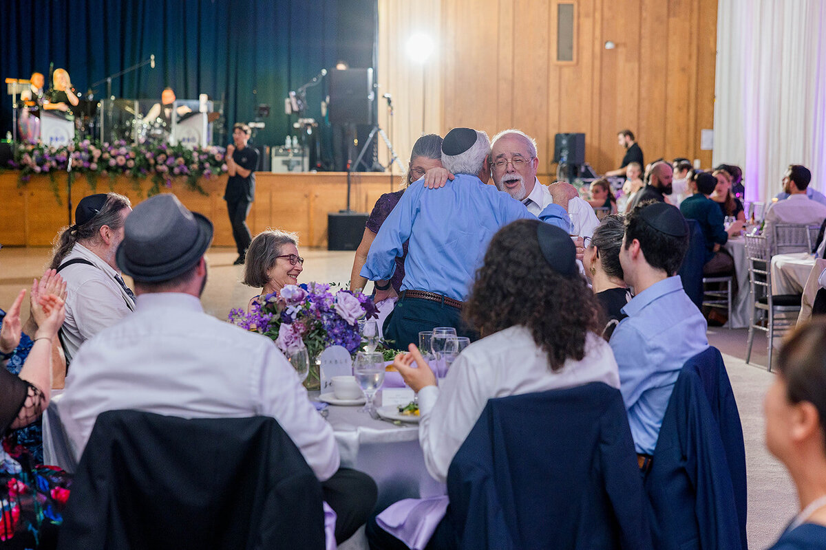 Eliana-Melmed-Photography-Chicago-LosAngeles-Jewish-WeddingPhotography-ElianaSklar-DanceFloor-00055