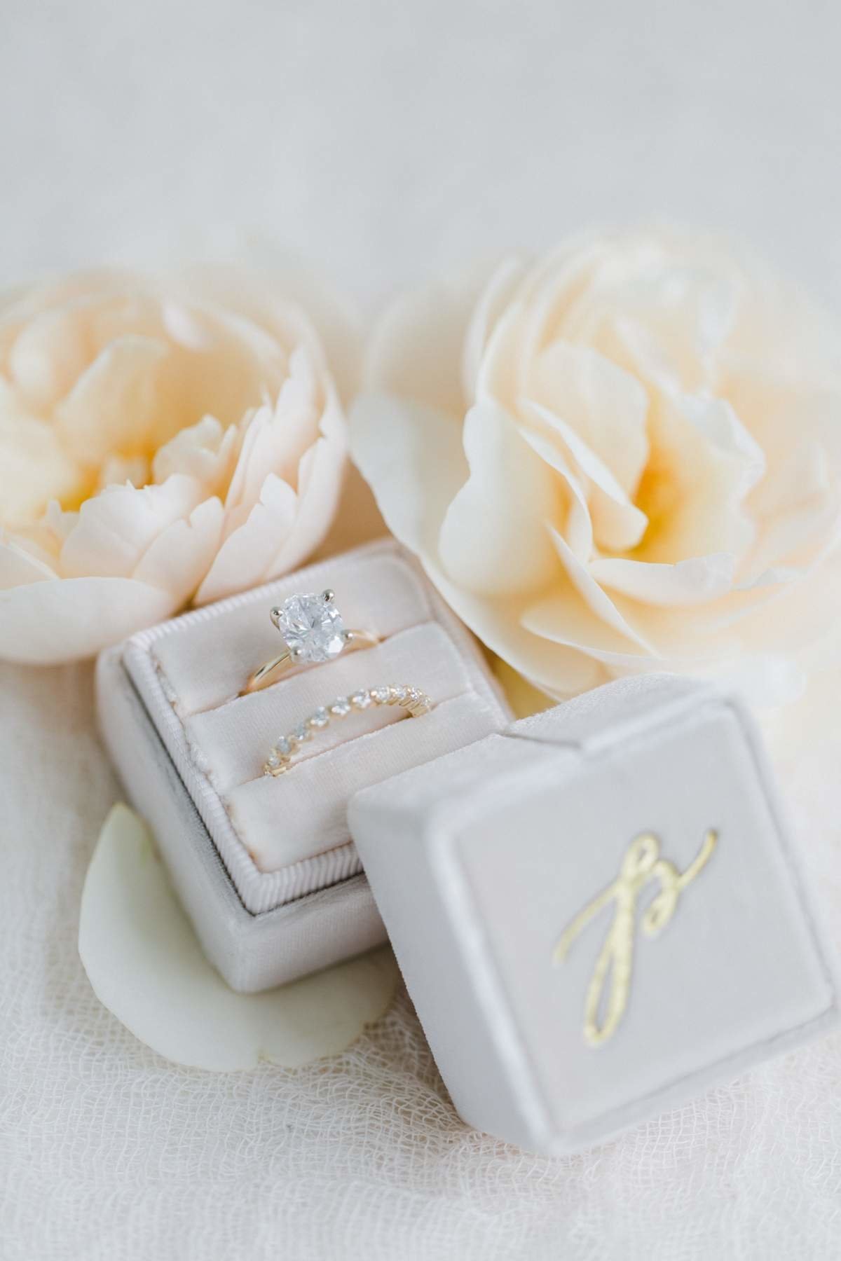 modern-white-gold-wedding-ring