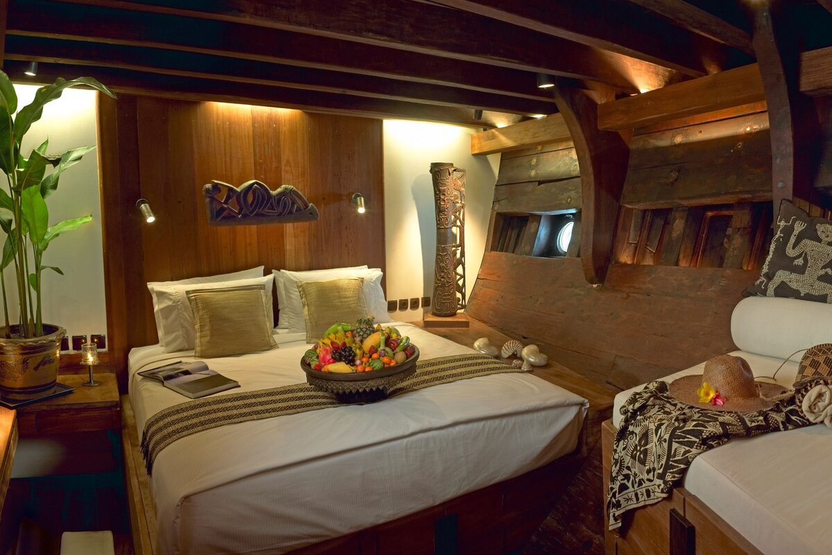 Luxury Yacht Charter Indonesia Silolona 12