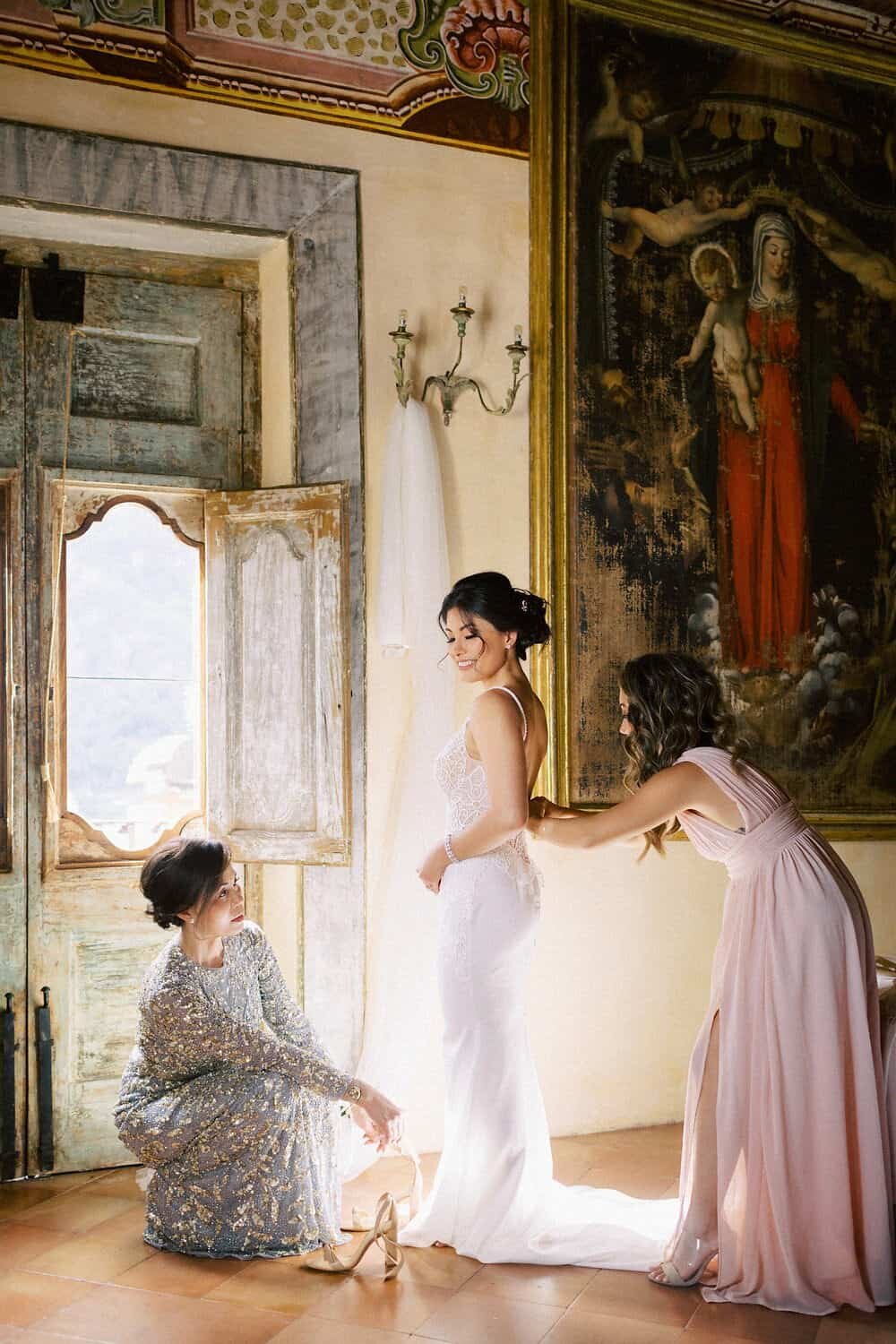 Positano-wedding-villa-San-Giacomo-bride-getting-ready-by-Julia-Kaptelova-Photography-227