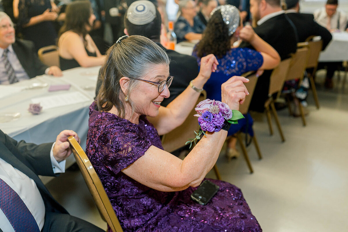 Eliana-Melmed-Photography-Chicago-LosAngeles-Jewish-WeddingPhotography-ElianaSklar-Tisch-00121