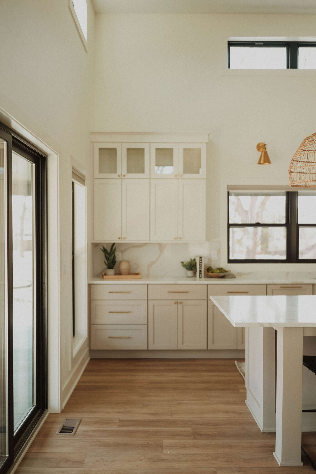 500-Kitchen-Waukee-Central-Iowa-Custom-Home-JRL-Builders-3F1A9747