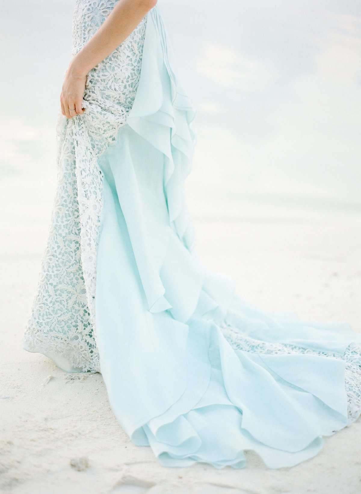 15-KTMerry-weddings-OscardelaRenta-gown-blue
