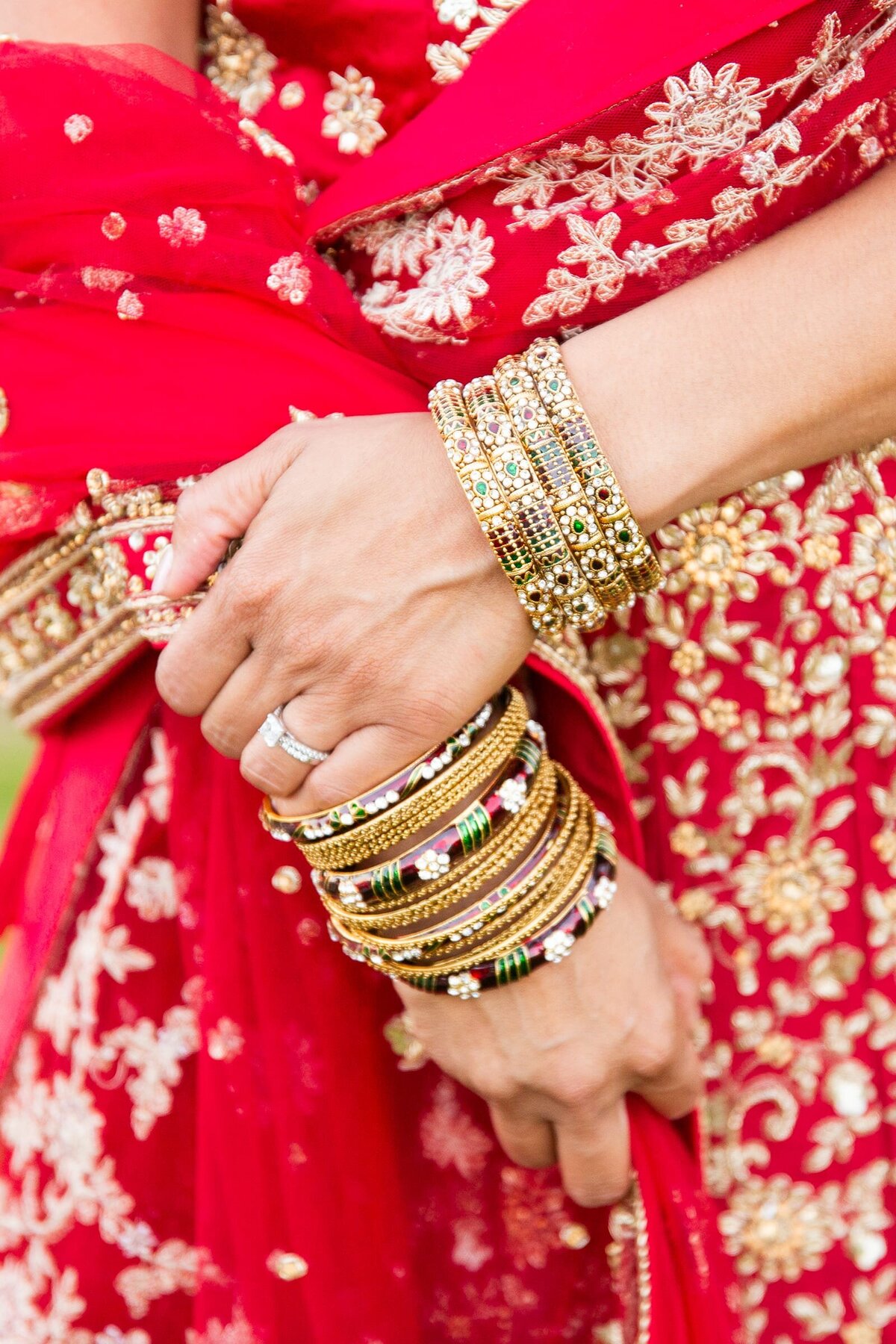 indian-wedding-dress-gold-bangles